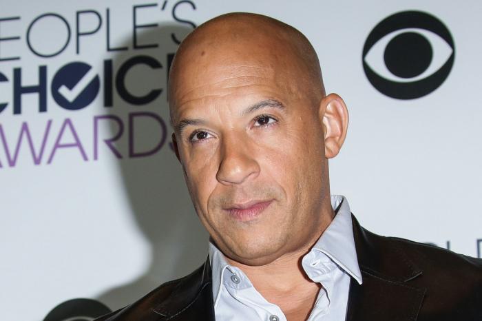 Celebrities Pose for Photos in the Press Room at 2016 People's Choice Awards Vin Diesel
